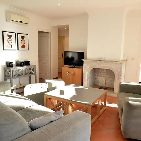Villa With Swimming Pool, Only 1 Km From Sea Cavalaire-sur-Mer