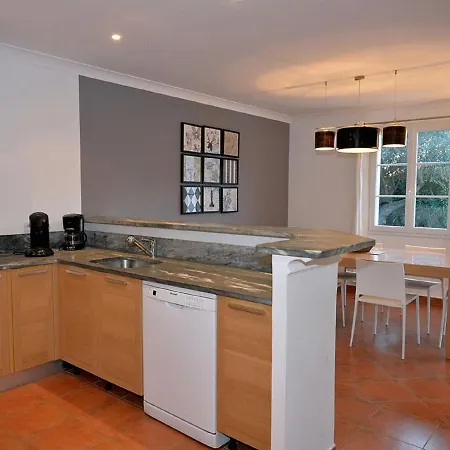 Villa With Swimming Pool, Only 1 Km From Sea Cavalaire-sur-Mer
